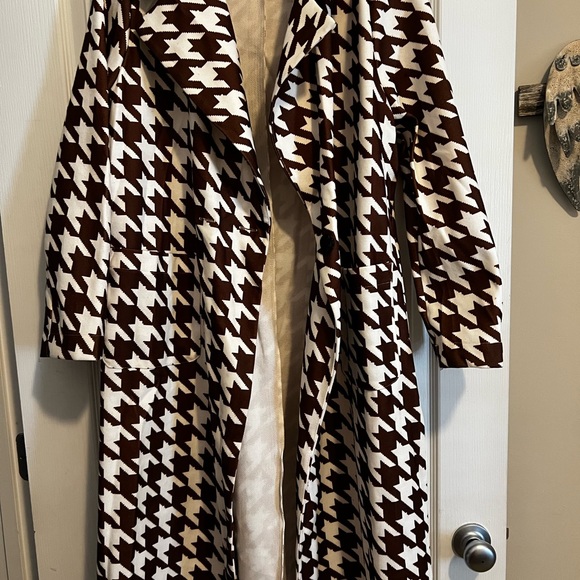 Brown & Cream Houndstooth Double Button Down Coat - Picture 4 of 6